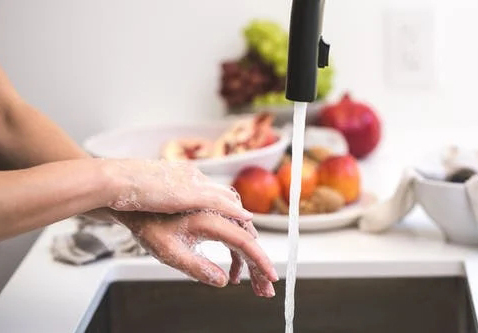 Which is better? Touch or touchless kitchen faucet?